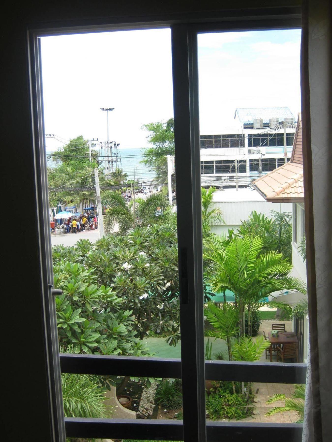 Baan Talay Hotel Pattaya Exterior photo